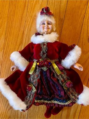 Katherine's Collection Mrs. Claus/Christmas grandma shelf sitter Wayne Kleski